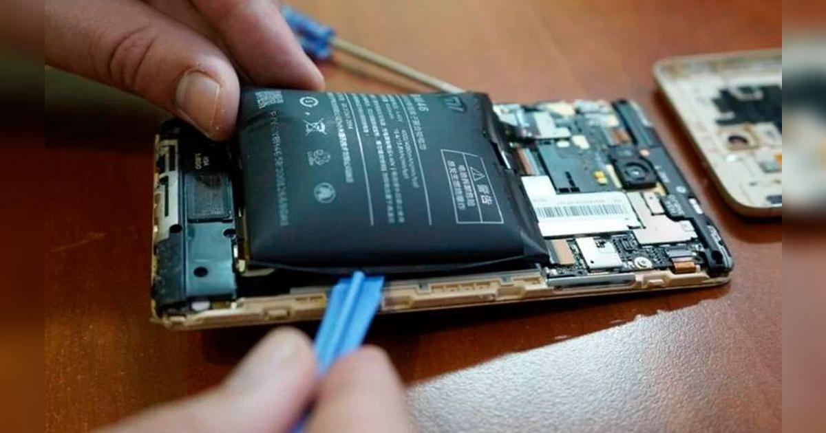 ¿Qué sucede si pinchas una batería de celular que se hinchó y ahora ...