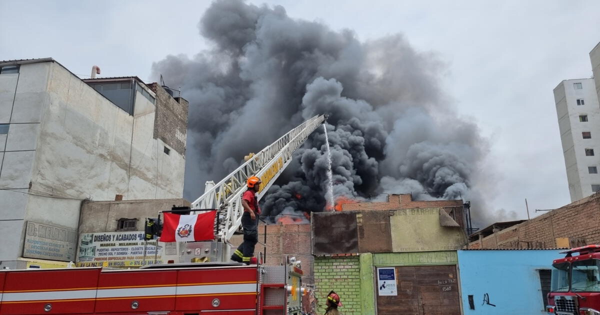 Incendio en San Miguel: contaminación del aire afectaría hasta 4 distritos, alerta Senamhi
