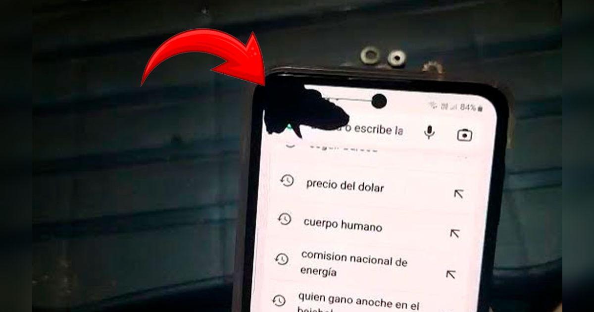 ¿Por qué aparecen manchas negras en la pantalla cuando un teléfono