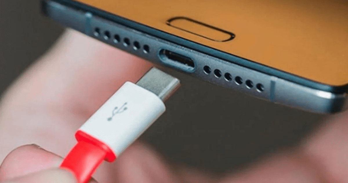 Descubre la razón por la cual el puerto USB solo carga tu smartphone sin transferir datos.