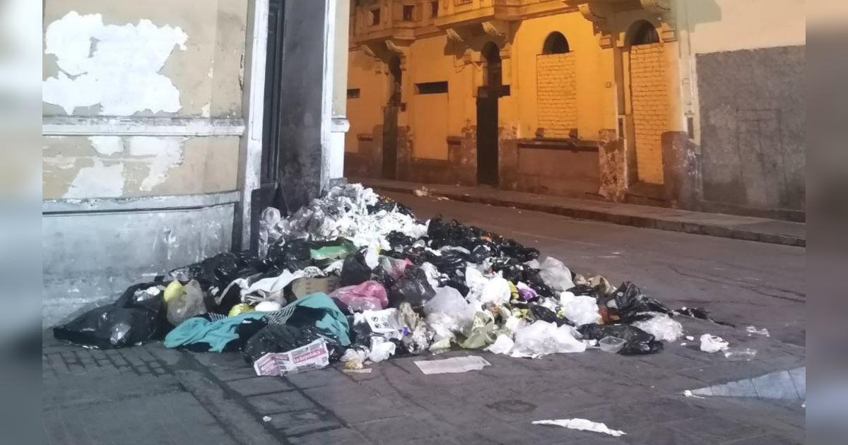 Centro de Lima: vecinos denuncian calles llenas de basura por despido ...