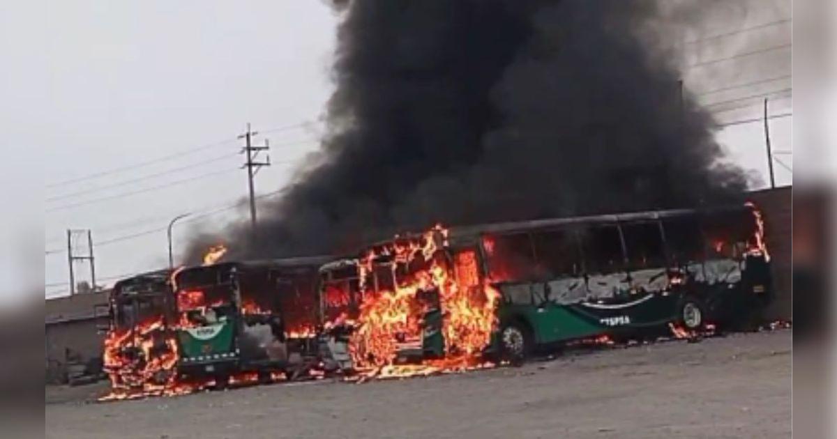 Carabayllo: queman cuatro buses de la empresa
