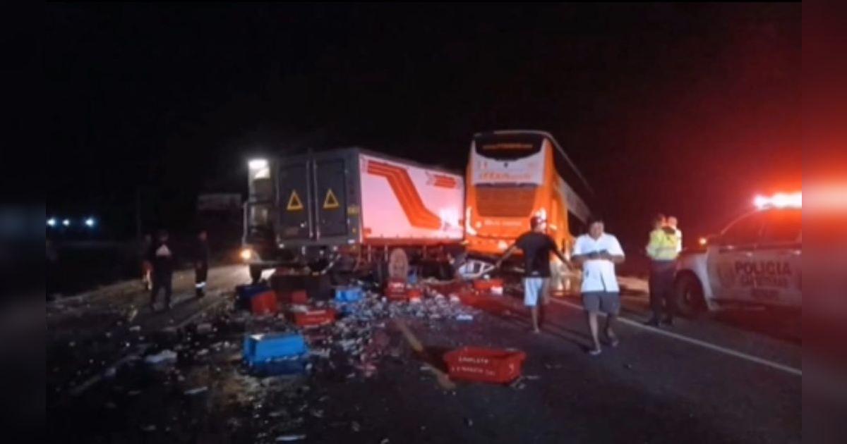Triple choque en la Panamericana Norte deja dos muerto y varios heridos ...