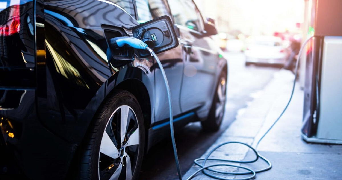 ¡Elige Inteligente! Híbridos vs. Eléctricos en 2025: La Guía Definitiva para tu Estilo de Vida