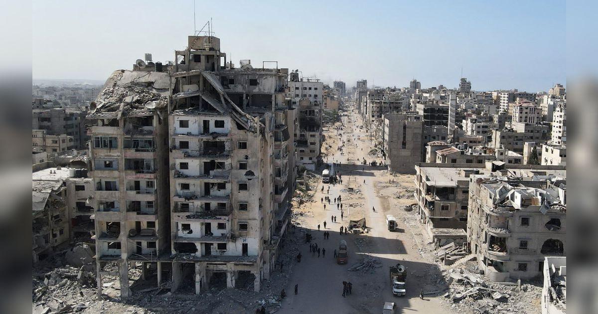 Miles de palestinos regresan a Ciudad de Gaza tras alto el fuego entre ...