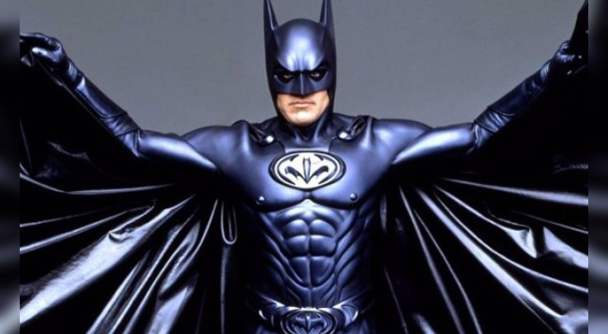 Tim Burton critica los pezones de Batman y a Warner Bros: 