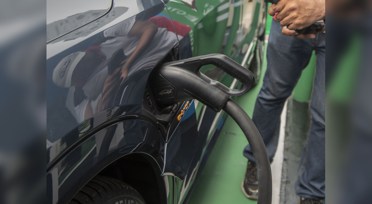 Executive will seek to convert 10,000 vehicles to electric motor
