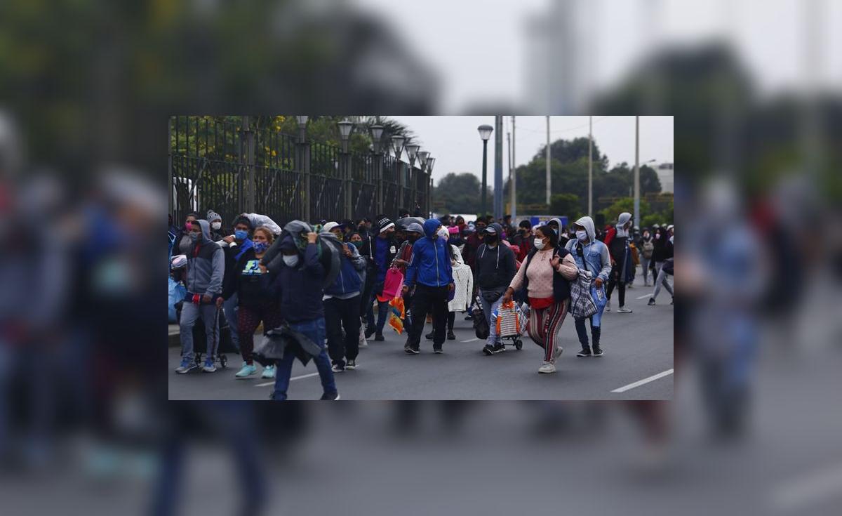 La Victoria: ambulantes invaden e instalan su mercadería en alrededores ...