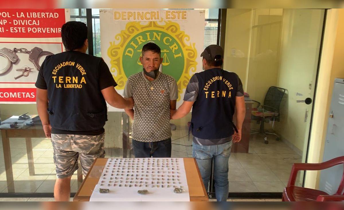 Dos mujeres encargaban venta de droga a sujeto y adolescente en ...