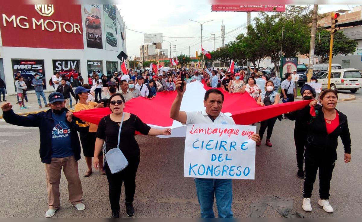 “Que se vayan todos”: cientos de ciudadanos marchan en Chiclayo para ...