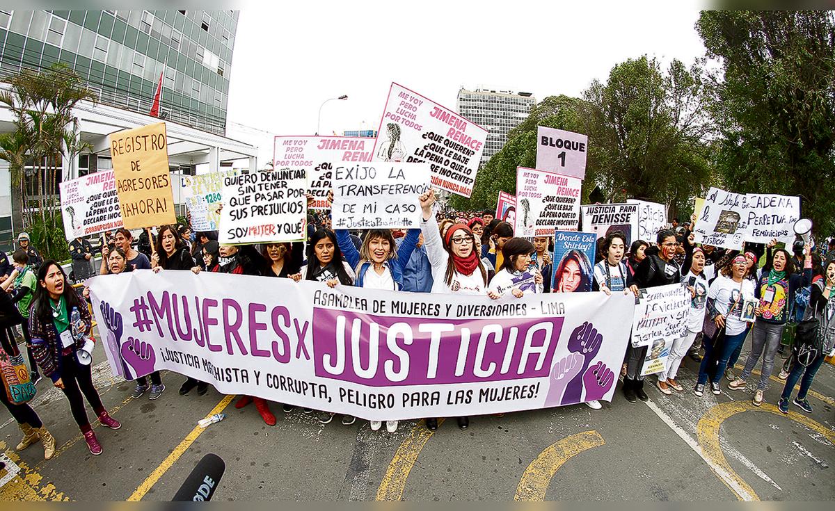 Feminicidio en Perú | Mujeres marchan contra la violencia y la ...