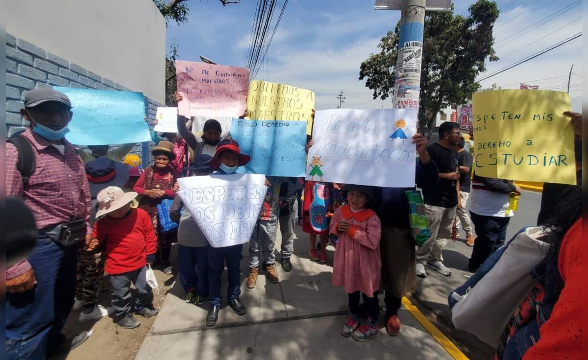 Padres de 86 niños temen quedarse sin colegio por reducción de docentes ...