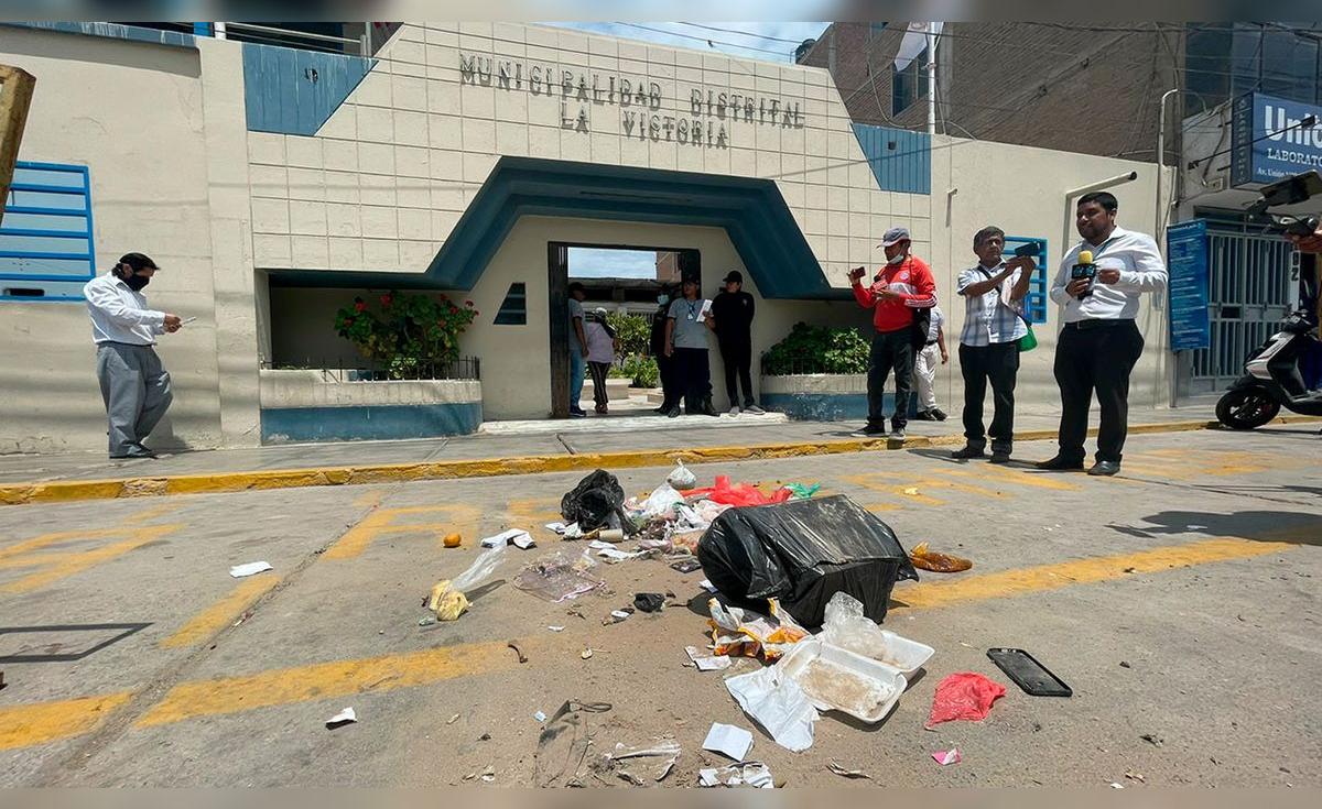 Vecinos dejan basura en municipalidad como protesta en Chiclayo lrnd ...