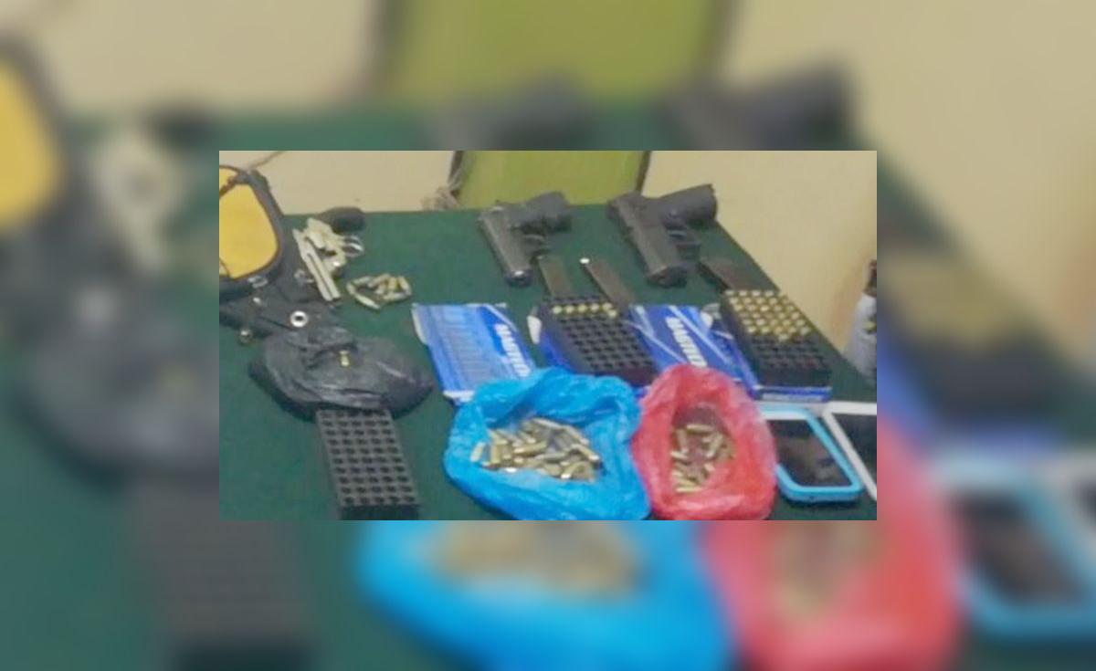 Juliaca: Capturan a dos personas en plena entrega de armas y municiones ...