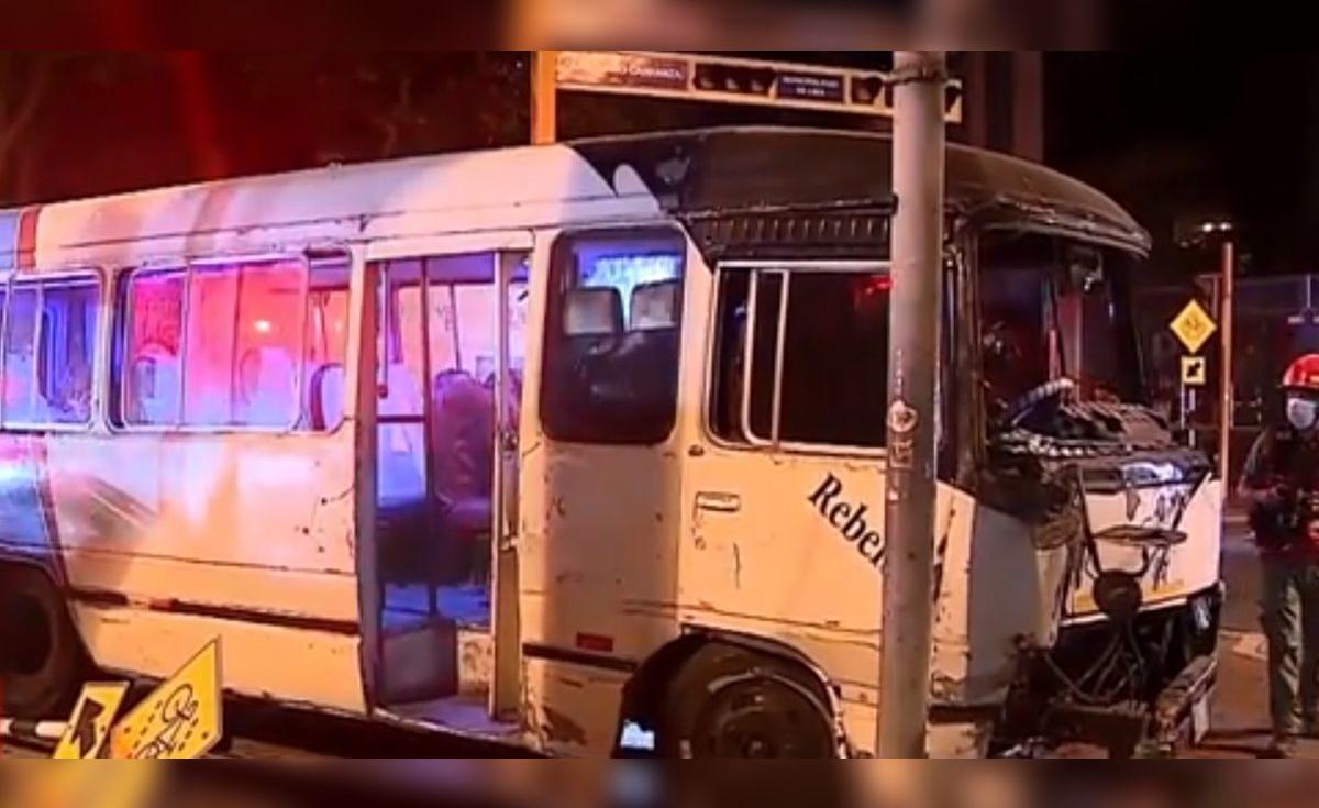 Cercado de Lima: choque entre cúster y auto en la avenida Arequipa dejó ...