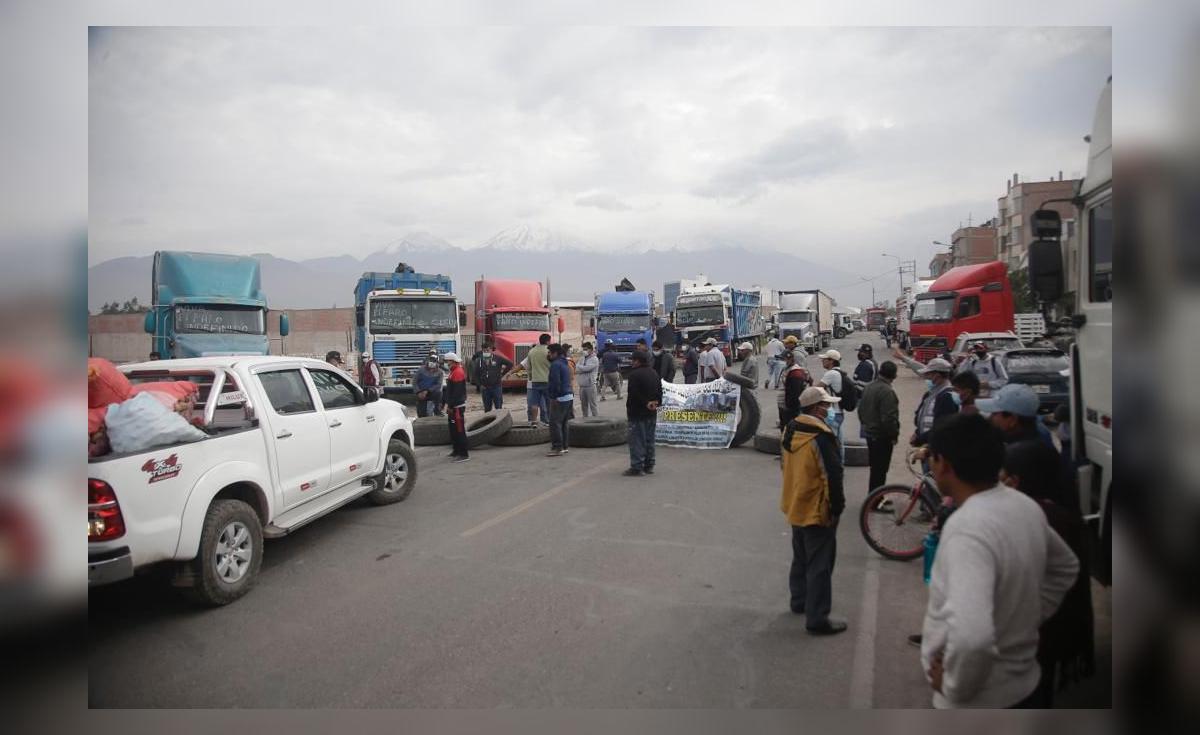 Paro de transportistas en Arequipa: restringen paso por la vía ...