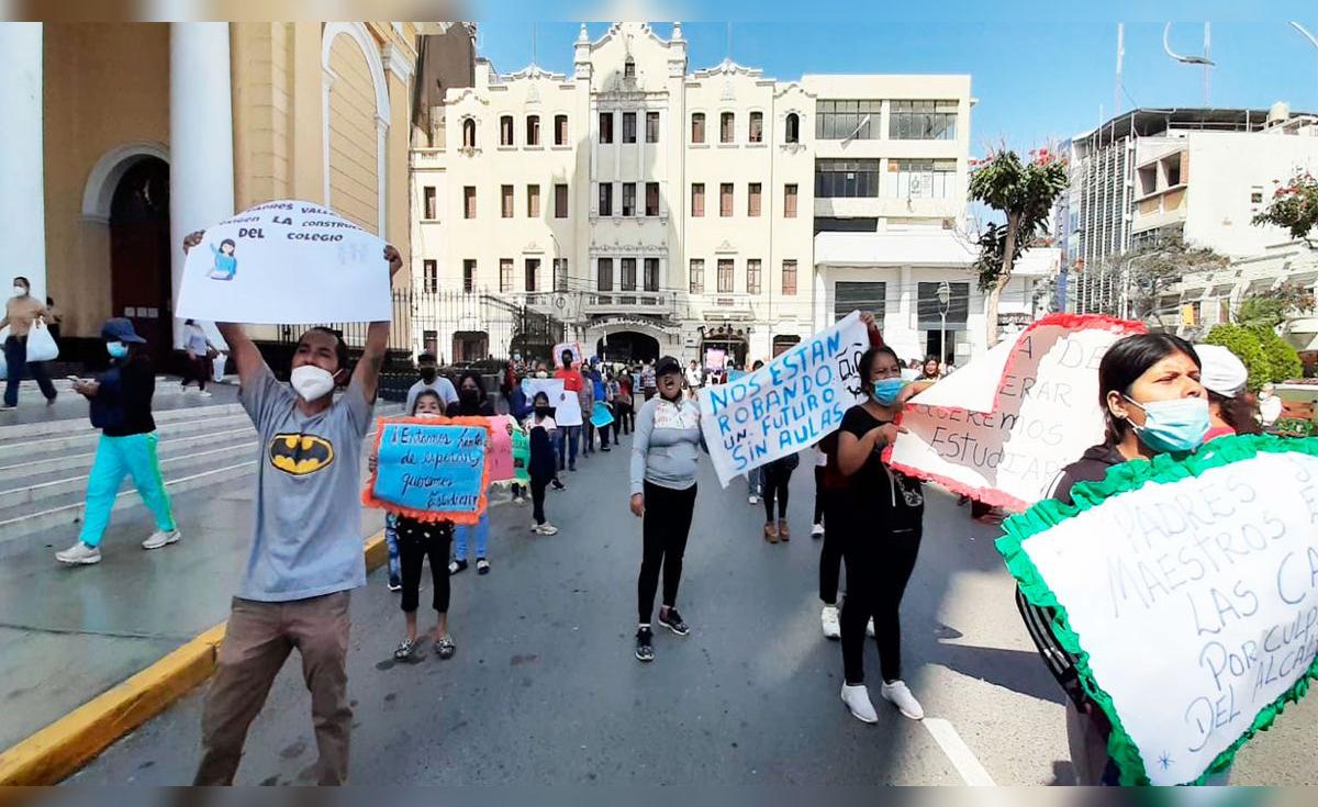 Chiclayo: madres, alumnos y docentes protestan por obra inconclusa del ...