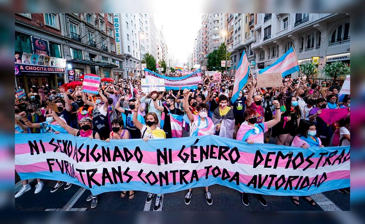 España aprueba ley trans que permite cambio de sexo en registros y ...
