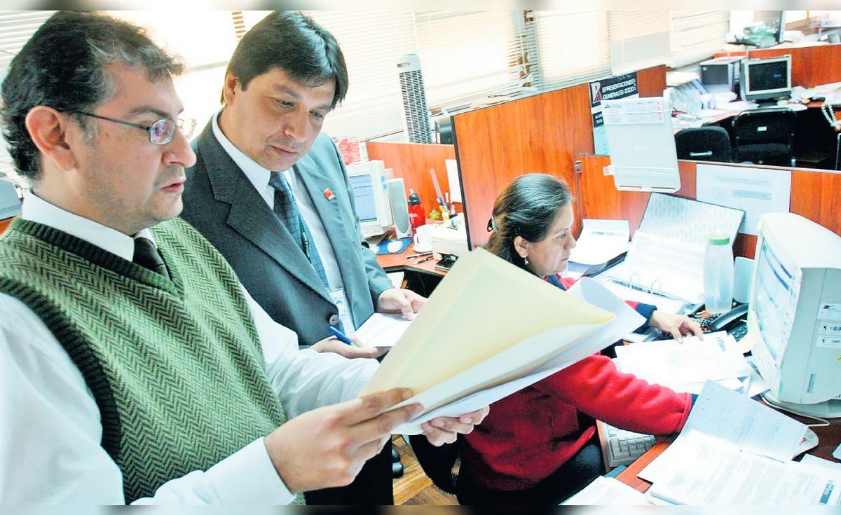 Empleados estatales tendrán un aumento de aumento y un bono de 600 ...
