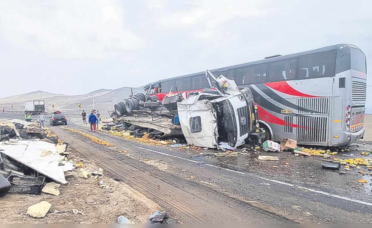 Áncash: choque de camión con bus interprovincial deja 2 muertos y 20 ...
