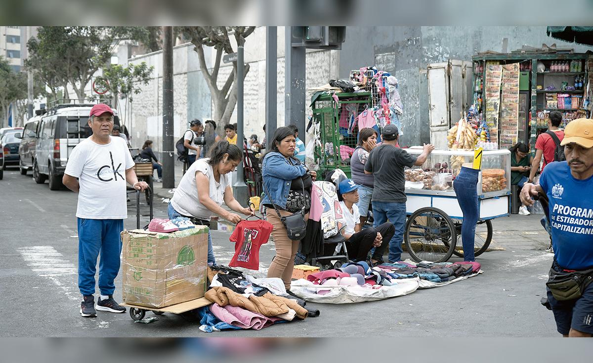 INEI: 7 de cada 10 peruanos cuentan con un trabajo informal | Economía ...