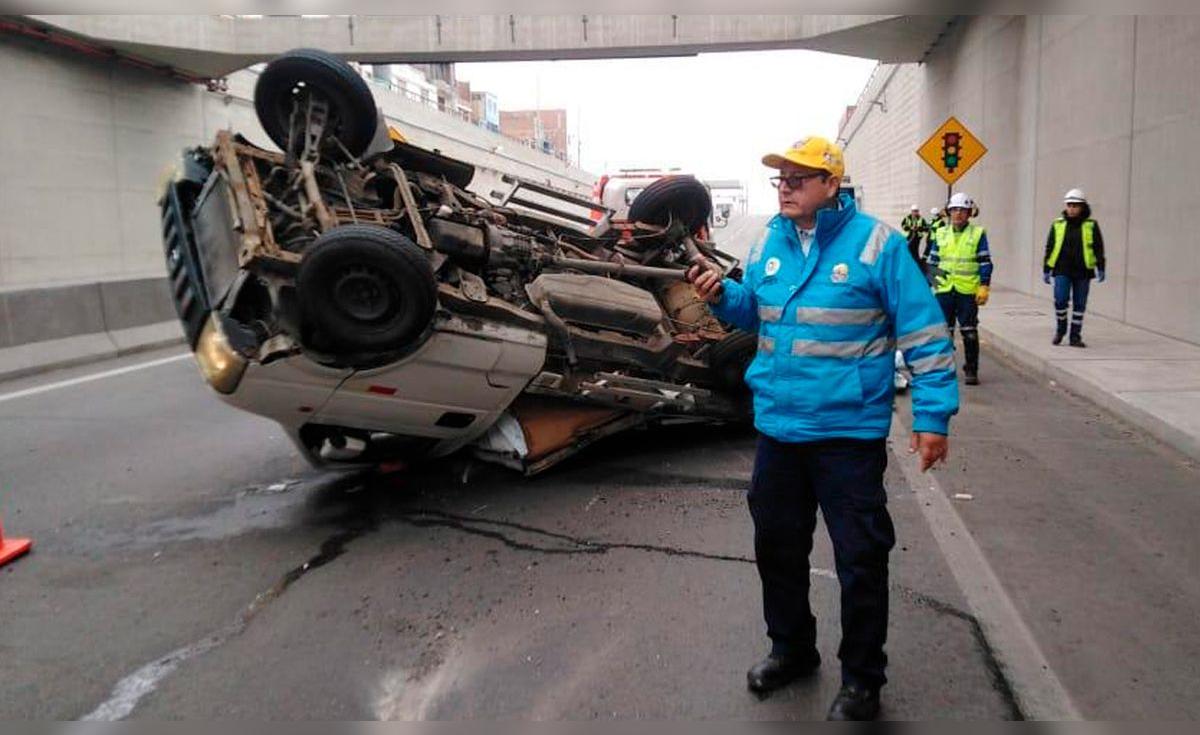 Accidente en Línea Amarilla: chofer pierde el control de camión y ...