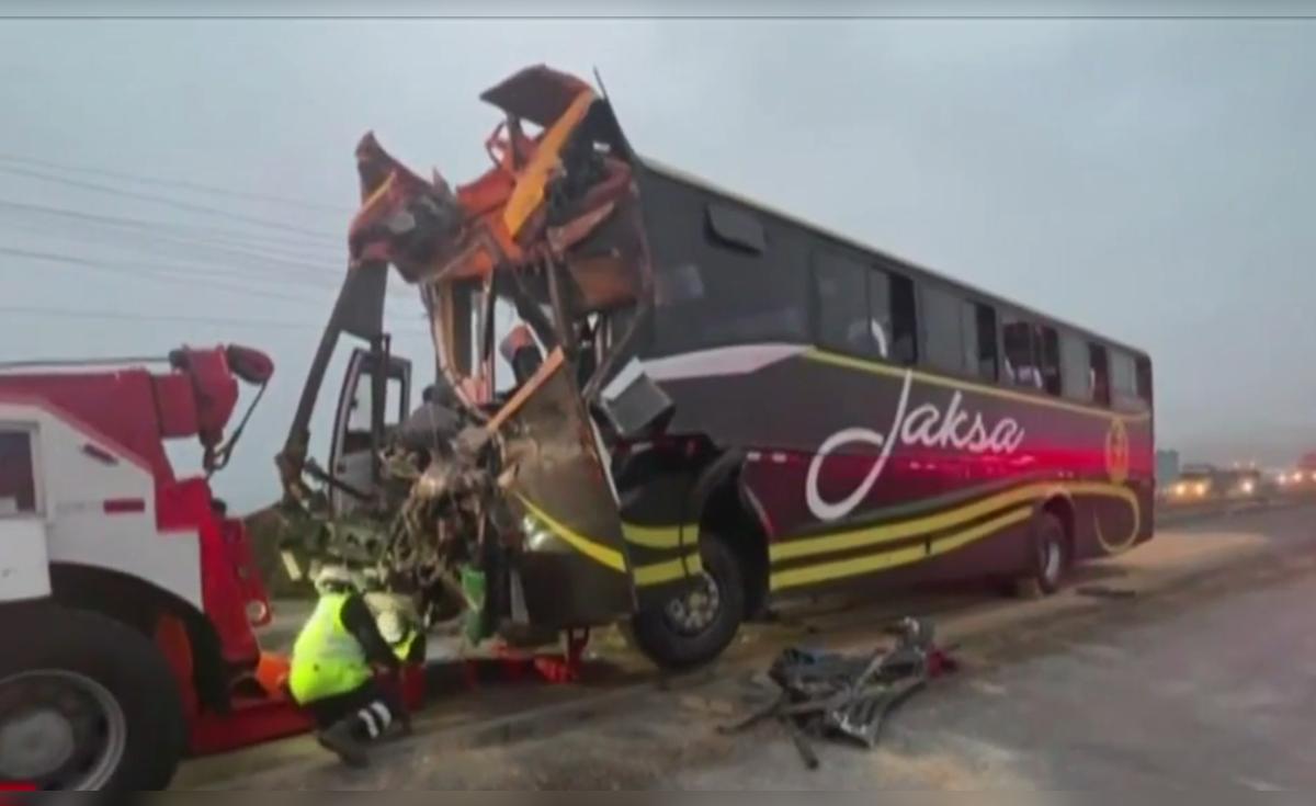 Cañete: dos muertos y 15 heridos deja choque entre un bus y un camión ...