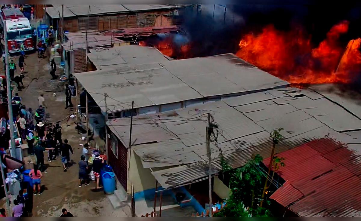 Incendio en Ventanilla: llamas afectan a al menos 4 viviendas, bomberos ...