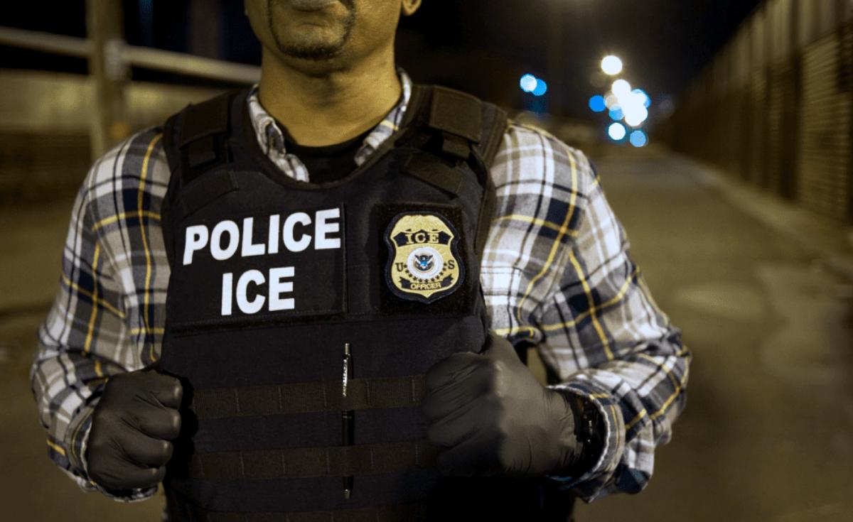 Hombre muerde a un agente de ICE durante su arresto en Los Ángeles y ...