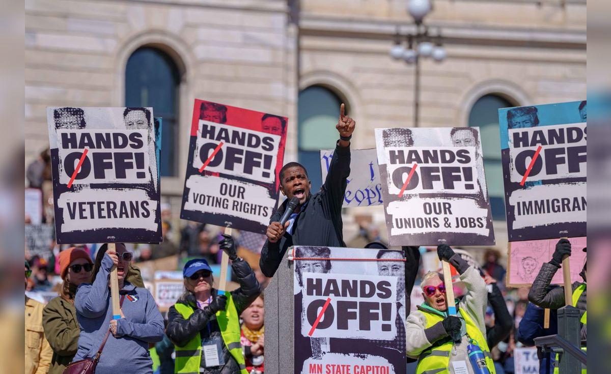 Hands off: el lema que une a miles en protestas contra Donald Trump y ...