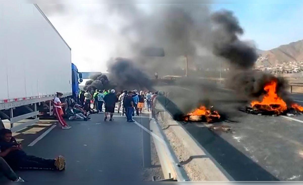Pescadores bloquean tramo de la Panamericana – El reportero andino