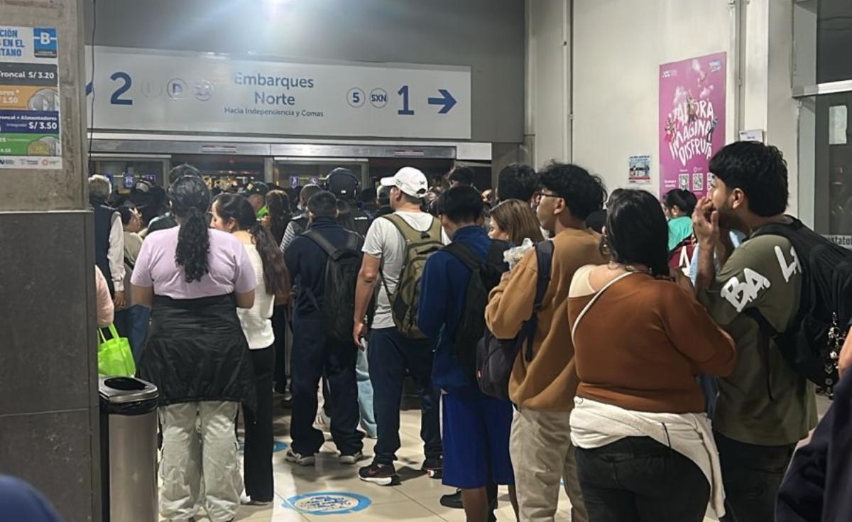 Caos en estaciones del Metropolitano: – El reportero andino