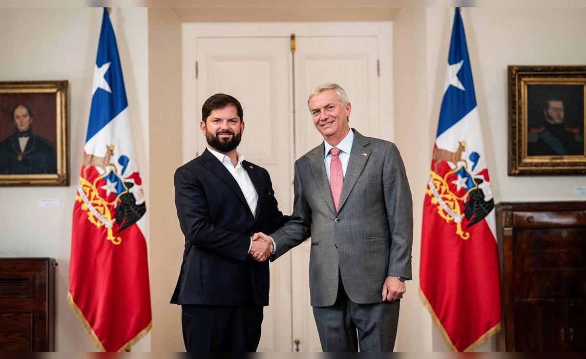 Gabriel Boric y José Antonio Kast dan inicio a transición en La Moneda ...