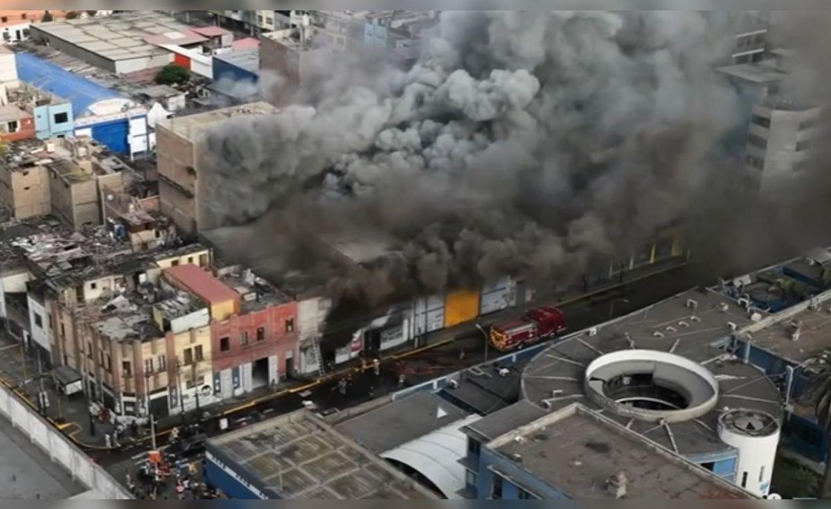 Incendio en almacén frente al Hospital – El reportero andino