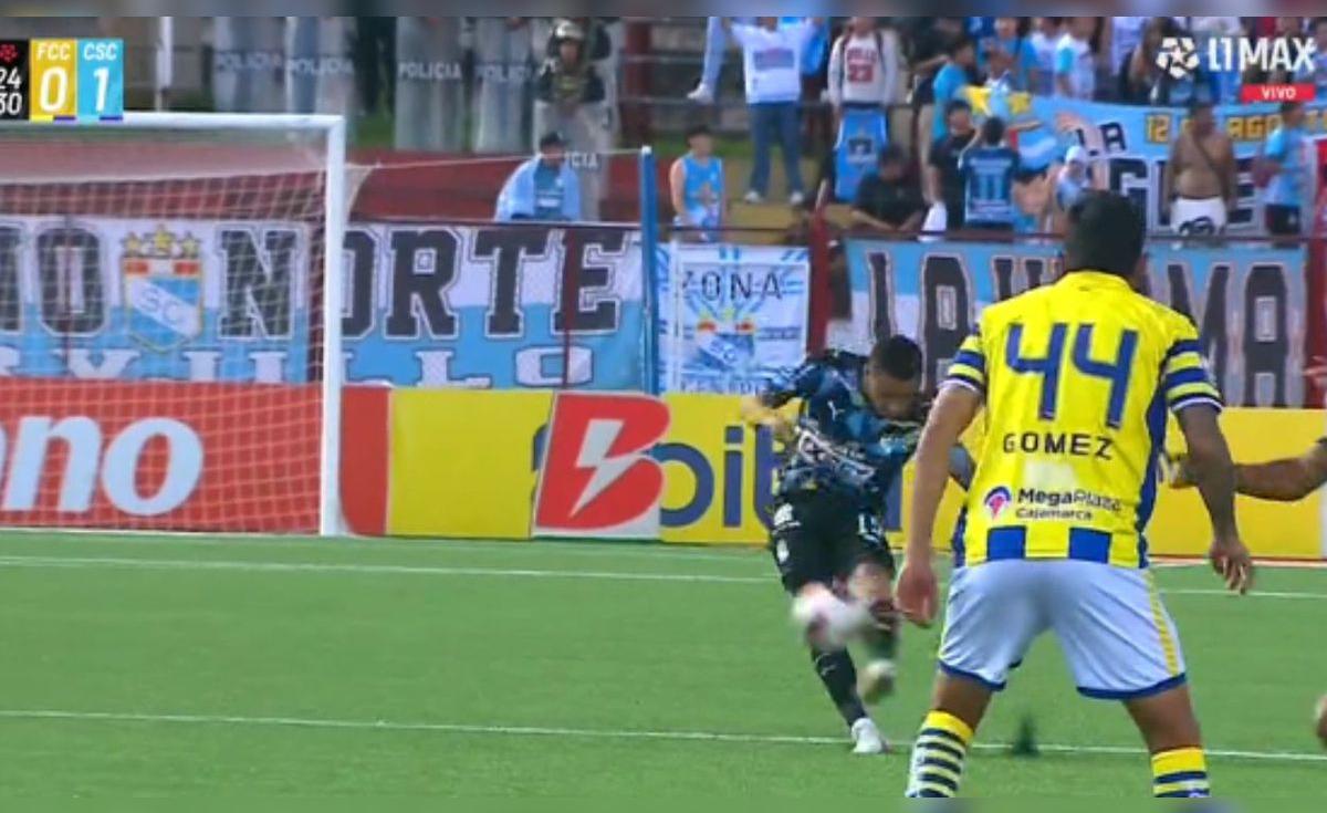 Yoshimar Yotún anota descomunal golazo que va directo al Puskás: le pegó de media cancha para el 1-0 de Sporting Cristal