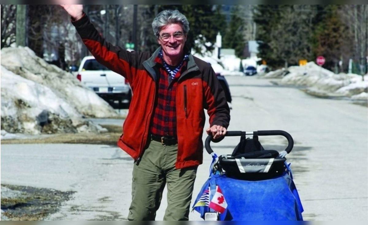 Salió de Canadá a los 45 años para dar la vuelta al mundo caminando y regresó 11 años después tras recorrer 64 países y 75.000 kilómetros