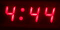 ¿Qué significa ver la hora espejo 4:44 en el reloj?
