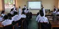 ¿Qué significa la escala de notas en el sistema educativo de Perú y cómo se repite el año escolar?