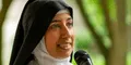 Monja es expulsada de monasterio en Italia y denuncia discriminación por ser “demasiado bonita para representar a la Iglesia”