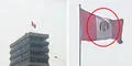 Institución del Estado iza bandera del Perú al revés y en redes reaccionan: “Está de cabeza como este país”