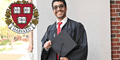 Universidad de Harvard celebra la graduación de José Valdez, el primer dominicano de escuela pública en lograrlo