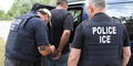 Malas noticias para inmigrantes en EEUU: gobernador de este estado exige a la policía colaborar con ICE para transportar indocumentados