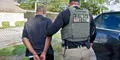 Reside legalmente con Green Card en Estados Unidos desde hace casi 60 años y, aun así, ICE lo detuvo por esta razón