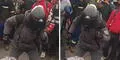 Motociclista peruano baila para cruzar vía bloqueada por mineros y se vuelve viral: “Todo sea por pasar”