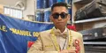Profesor 'bailarín' vuelve a ganar desfile escolar y conmueve al revelar que tiene cáncer: "Si me iba, me iba haciendo música"