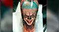 Joven asiste a estudio para que hacerse un tatuaje del terrorífico payaso 'Pennywise’ en la pierna y luce así [VIDEO]