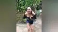 YouTube: Mono casi desnuda a una mujer