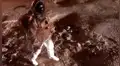 Joven usa disfraz de astronauta para realizar ‘caminata lunar’ y denunciar los baches en su barrio [VIDEO] 