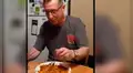 Facebook viral: Abuelo usa extraño truco para comer fideos y causa furor en las redes [VIDEO]