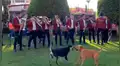 Banda musical toca ‘The Final Countdown’ de Rocky para animar pelea de perros [VIDEO]